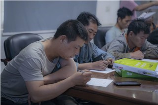 朝陽(yáng)集團(tuán)開(kāi)展行車和有限作業(yè)空間安全操作培訓(xùn)、道路交通安全培訓(xùn)